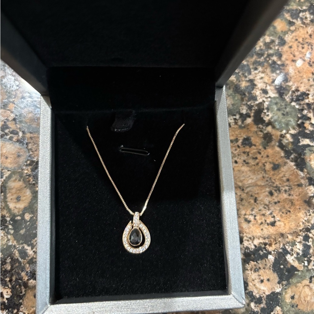 NWB 18k Amazon Teardrop Pendant Necklace - Picture 3 of 4